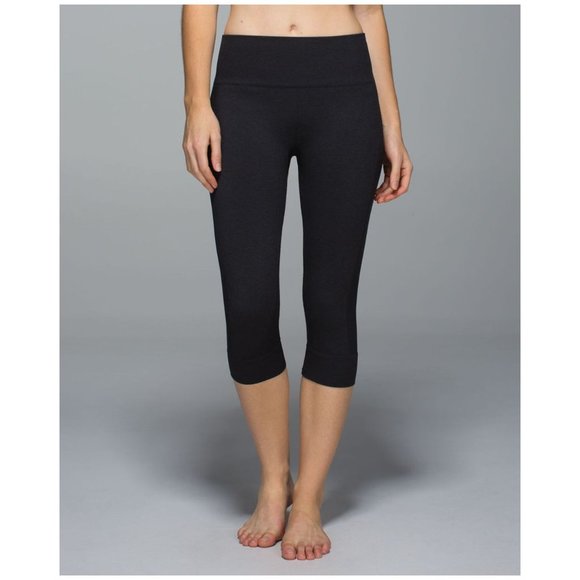 Lululemon Seamlessly Street Crop First Release Heathered Black sz 6 Women's Yoga - Picture 1 of 15